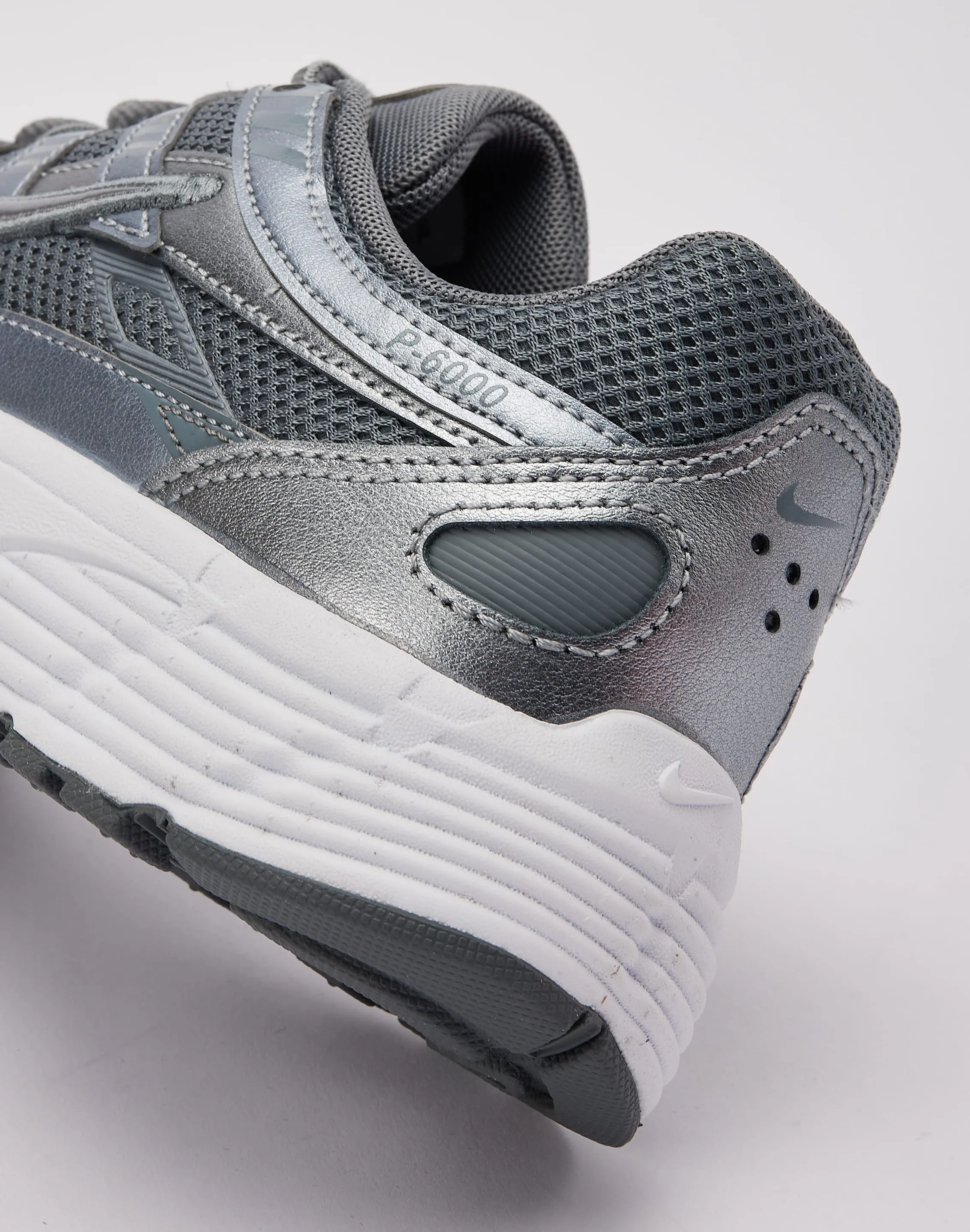 Nike P-6000 Grade-School